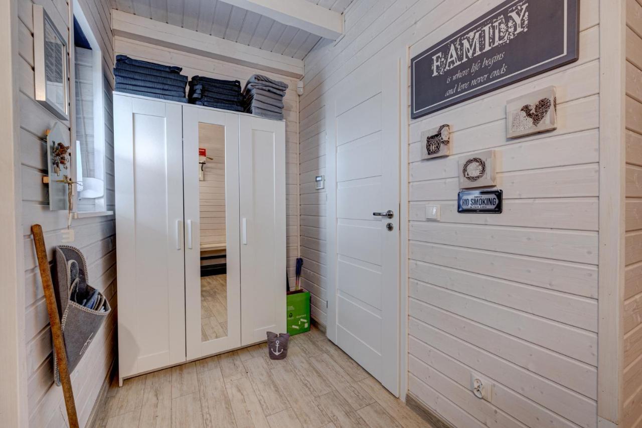 Dom Wakacyjny Baltic Home & Dom Baltic Home Garden Inn Zastan Eksteriør bilde
