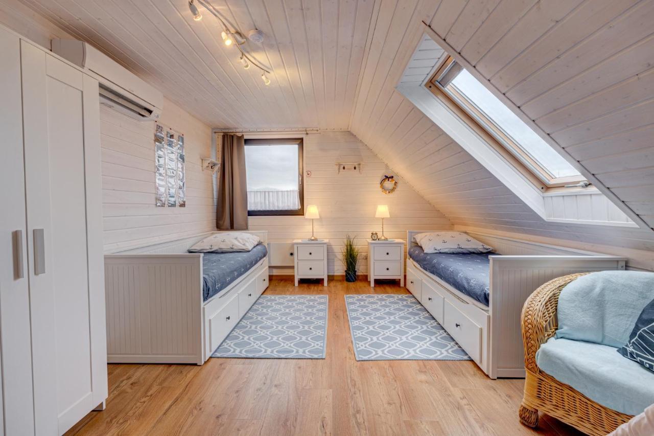 Dom Wakacyjny Baltic Home & Dom Baltic Home Garden Inn Zastan Eksteriør bilde