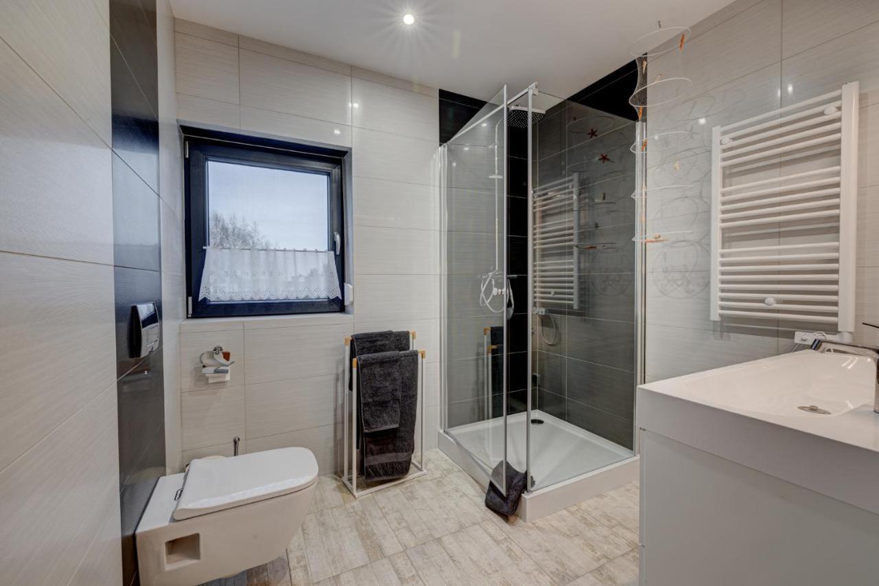 Dom Wakacyjny Baltic Home & Dom Baltic Home Garden Inn Zastan Eksteriør bilde