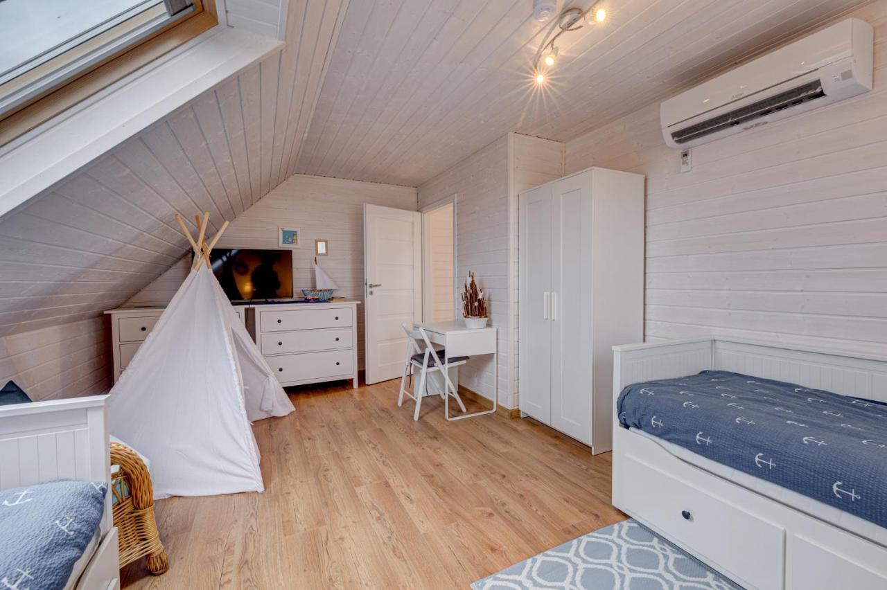 Dom Wakacyjny Baltic Home & Dom Baltic Home Garden Inn Zastan Eksteriør bilde